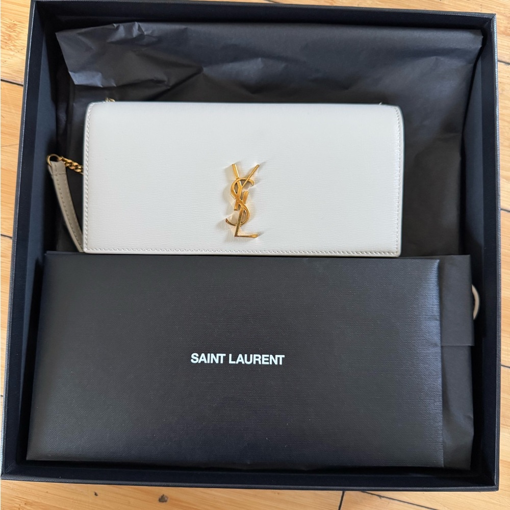 Authentic Saint Laurent CASSANDRE PHONE HOLDER PURSE LEATHER
BLANC VINTAGE